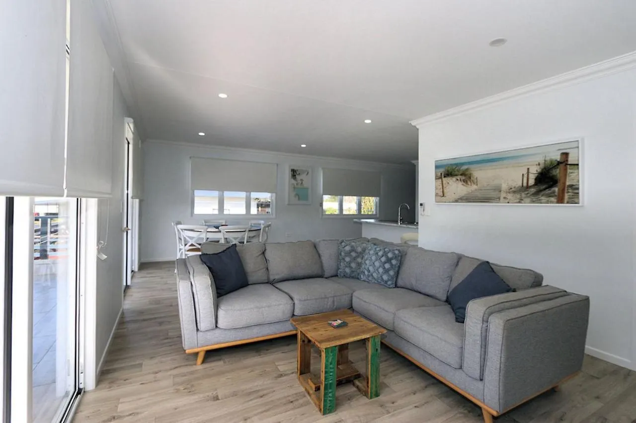The Beach House 16 Clarke Street Барбара 0*,  Австралия